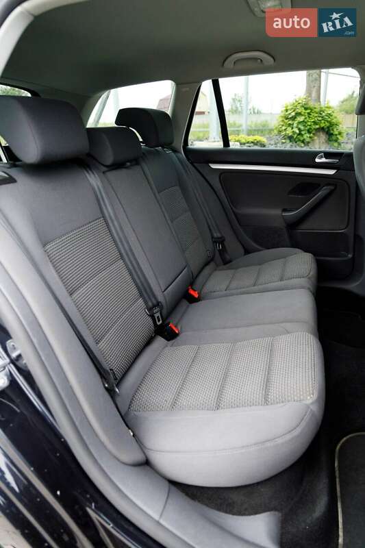 Універсал Volkswagen Golf 2009 в Луцьку