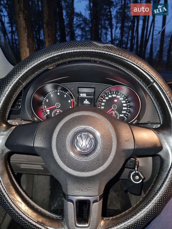 Хэтчбек Volkswagen Golf 2009 в Харькове