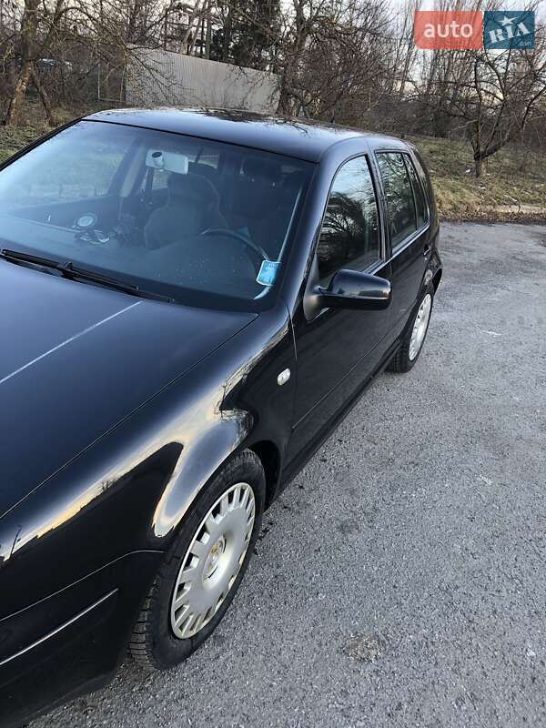 Хетчбек Volkswagen Golf 2003 в Хмельницькому