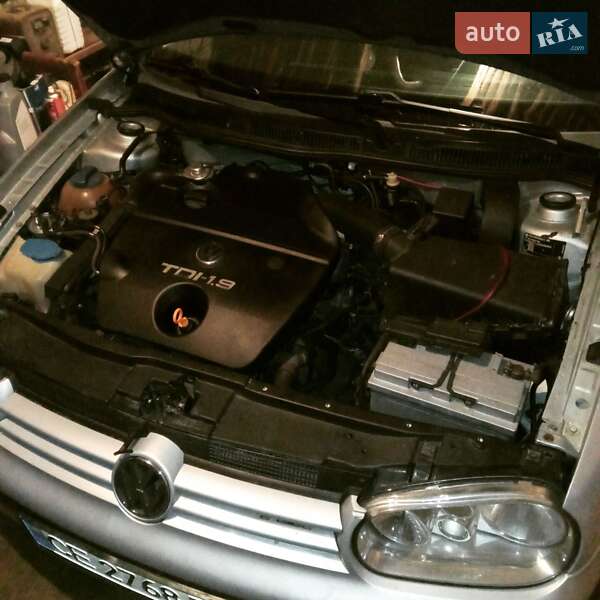 Хэтчбек Volkswagen Golf 1998 в Хотине