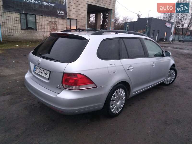 Універсал Volkswagen Golf 2011 в Демидівці
