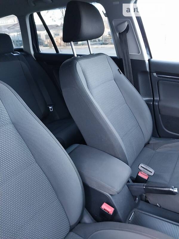 Универсал Volkswagen Golf 2011 в Сумах