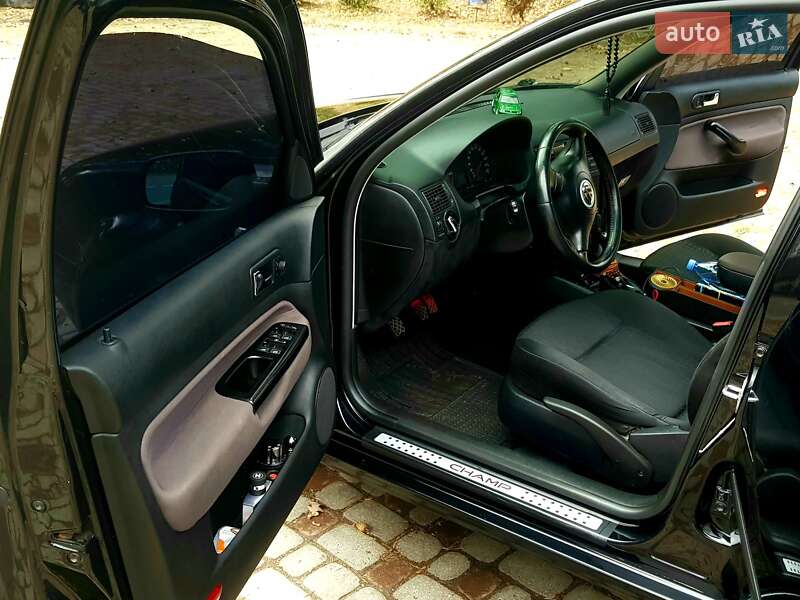 Хэтчбек Volkswagen Golf 2002 в Дрогобыче