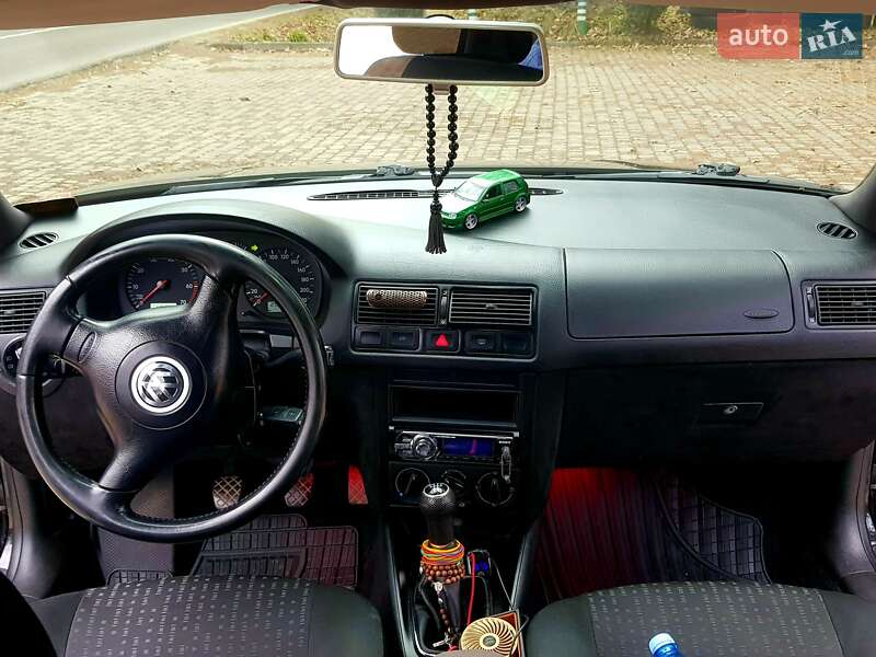 Хэтчбек Volkswagen Golf 2002 в Дрогобыче