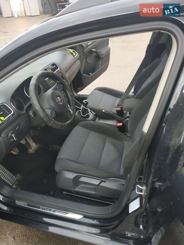 Универсал Volkswagen Golf 2011 в Каменец-Подольском