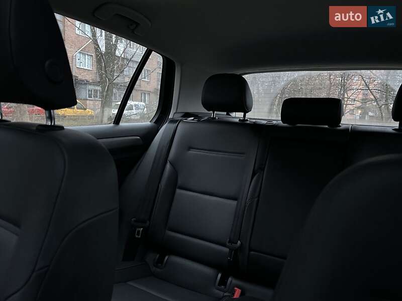 Хэтчбек Volkswagen Golf 2014 в Житомире