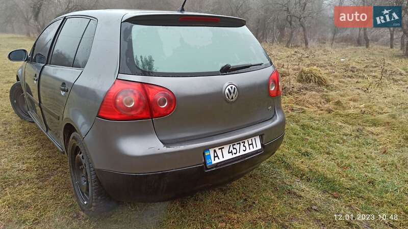 Хетчбек Volkswagen Golf 2005 в Коломиї
