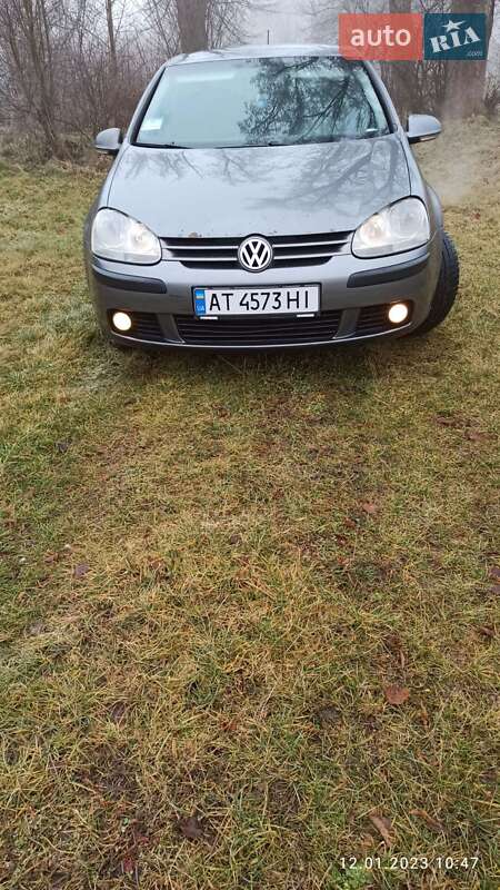 Хетчбек Volkswagen Golf 2005 в Коломиї