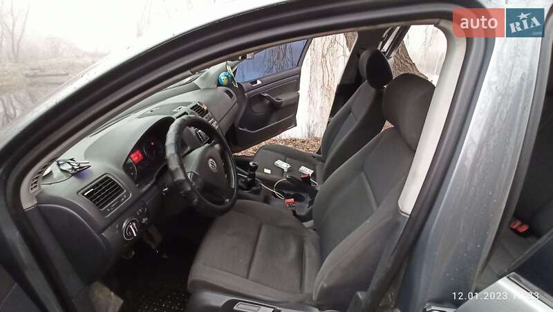 Хетчбек Volkswagen Golf 2005 в Коломиї