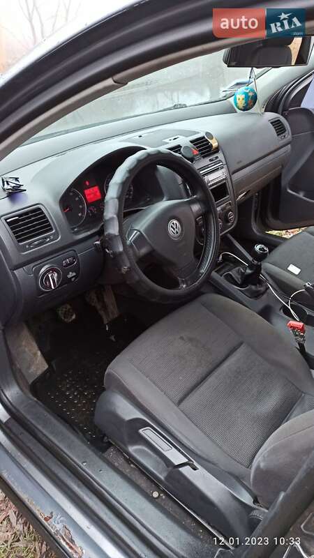 Хетчбек Volkswagen Golf 2005 в Коломиї