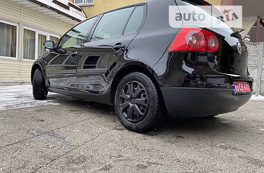 Хэтчбек Volkswagen Golf 2005 в Киеве