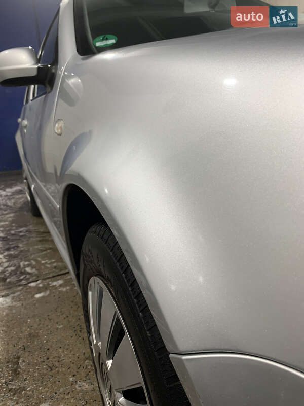 Універсал Volkswagen Golf 2004 в Зачепилівці