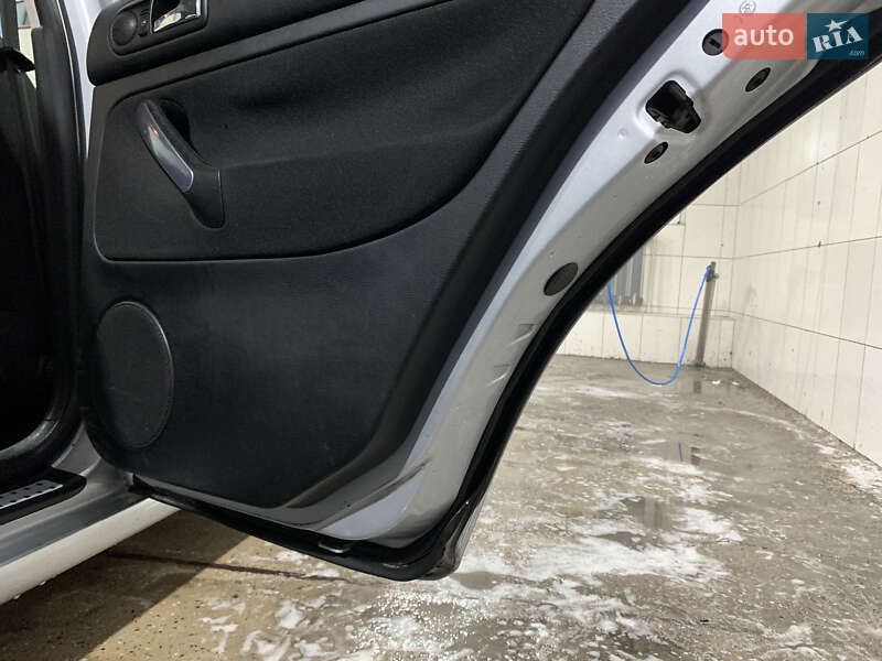 Універсал Volkswagen Golf 2004 в Зачепилівці