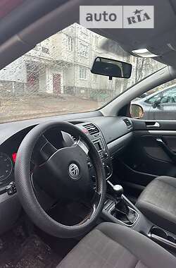 Хетчбек Volkswagen Golf 2006 в Чернігові