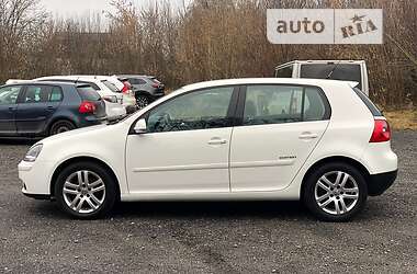 Хэтчбек Volkswagen Golf 2008 в Гнивани