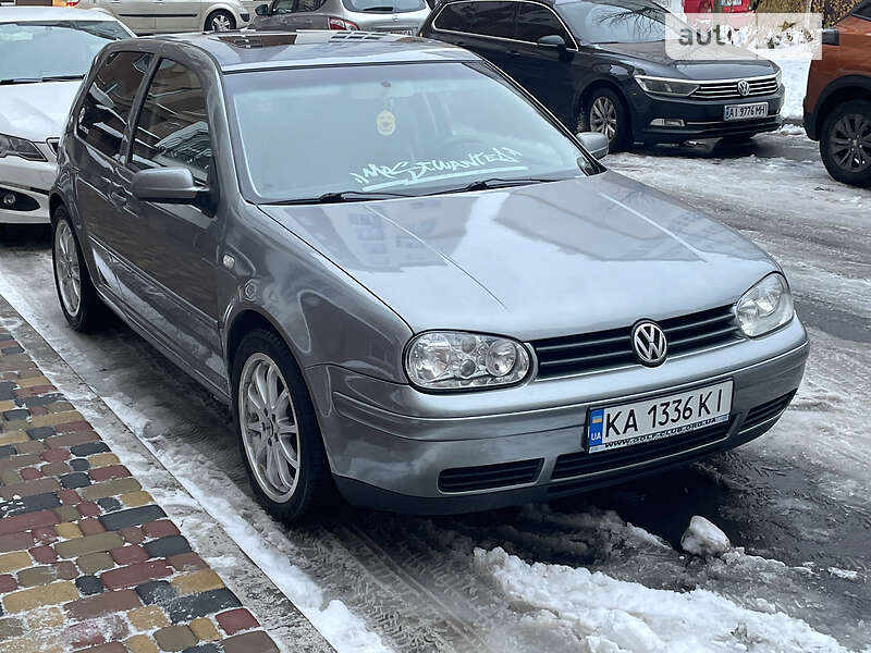 Хэтчбек Volkswagen Golf 2003 в Киеве