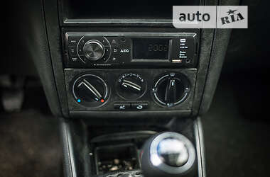 Хэтчбек Volkswagen Golf 2001 в Самборе