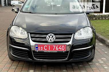 Универсал Volkswagen Golf 2008 в Сарнах