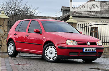 Хэтчбек Volkswagen Golf 2002 в Самборе