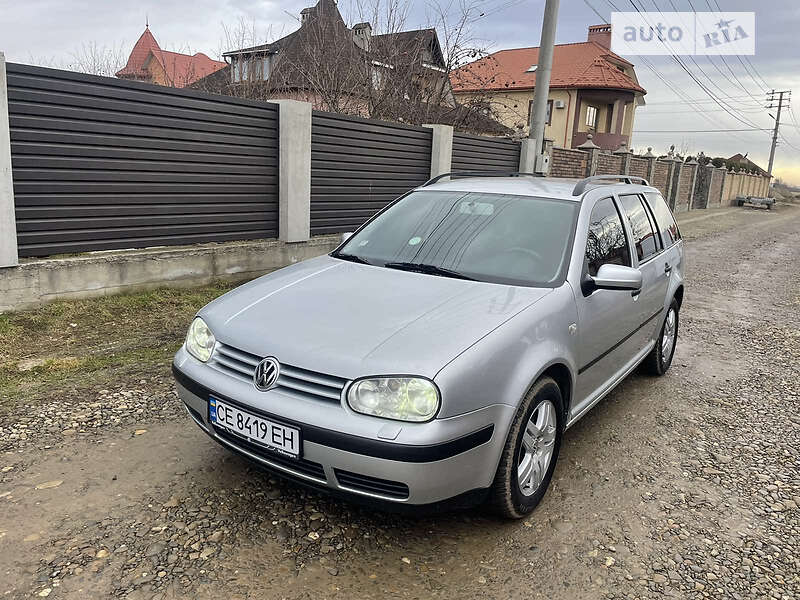 Универсал Volkswagen Golf 2001 в Черновцах