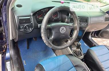 Хэтчбек Volkswagen Golf 2002 в Житомире