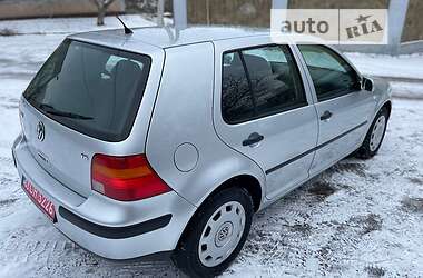 Хэтчбек Volkswagen Golf 2002 в Чернигове