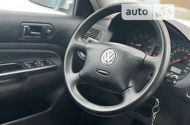 Хэтчбек Volkswagen Golf 2002 в Чернигове