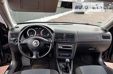 Универсал Volkswagen Golf 2005 в Сарнах