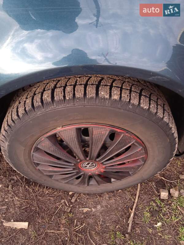 Хэтчбек Volkswagen Golf 2002 в Коростене