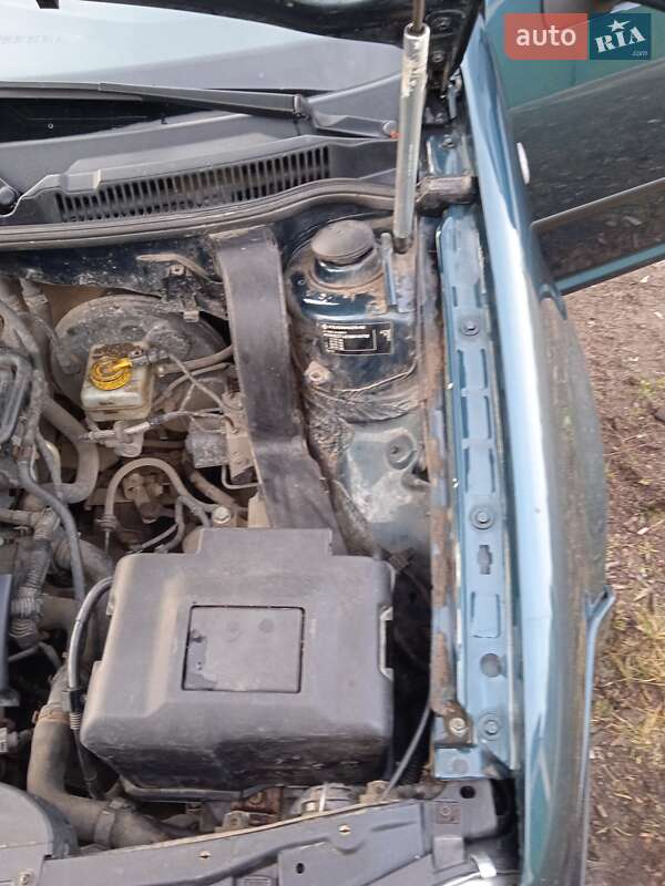 Хэтчбек Volkswagen Golf 2002 в Коростене