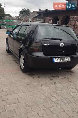 Хэтчбек Volkswagen Golf 2001 в Березному