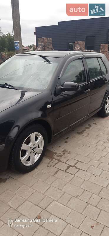 Хетчбек Volkswagen Golf 2001 в Березному