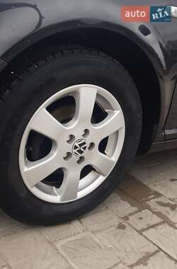 Хэтчбек Volkswagen Golf 2001 в 