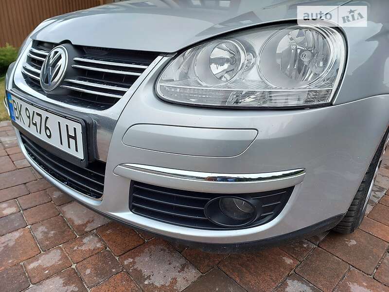 Универсал Volkswagen Golf 2008 в Ровно
