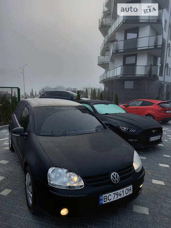 Хэтчбек Volkswagen Golf 2006 в Львове