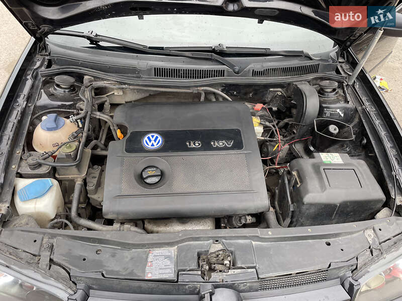Хэтчбек Volkswagen Golf 2002 в Бердичеве