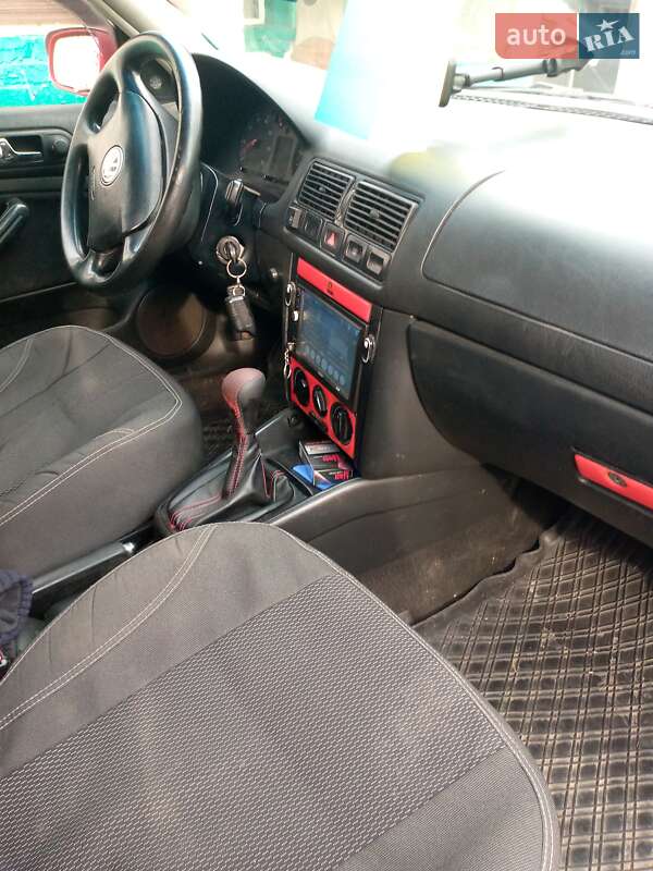 Хетчбек Volkswagen Golf 1998 в Умані