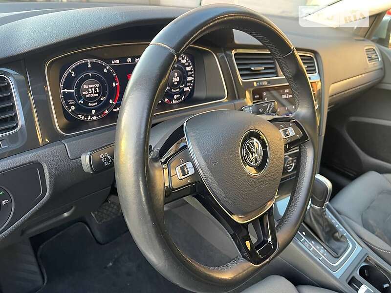 Універсал Volkswagen Golf 2017 в Івано-Франківську