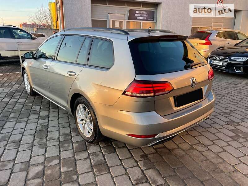 Універсал Volkswagen Golf 2017 в Івано-Франківську