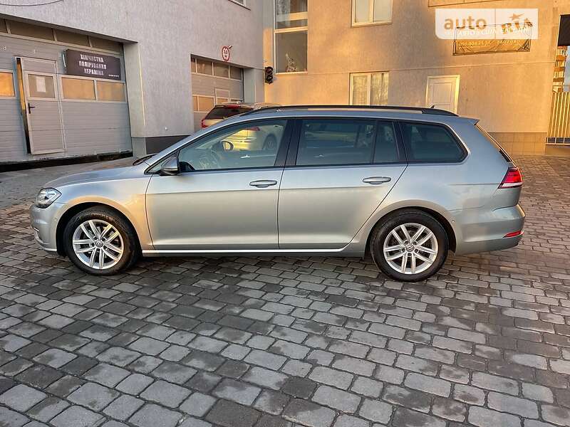 Універсал Volkswagen Golf 2017 в Івано-Франківську