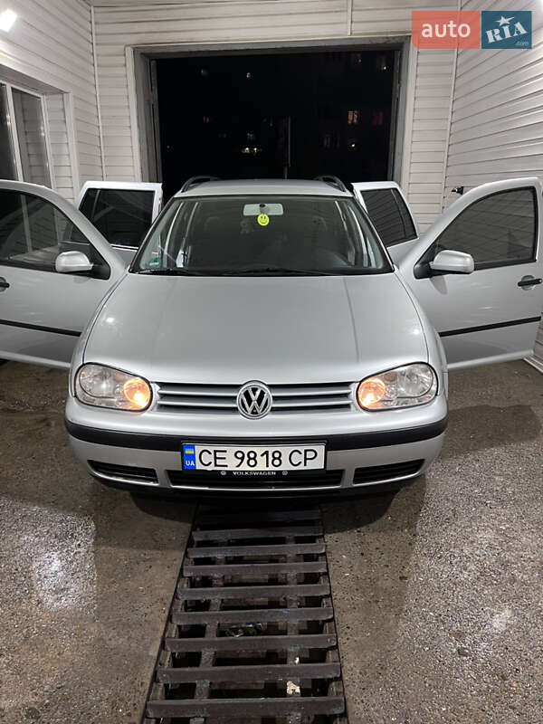 Універсал Volkswagen Golf 2001 в Чернівцях