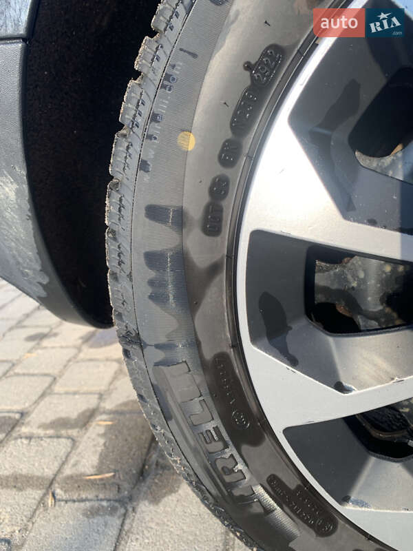 Хэтчбек Volkswagen Golf 2004 в Львове