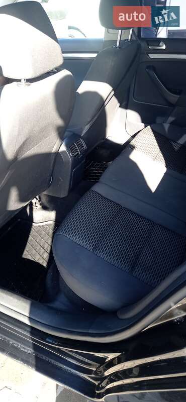 Універсал Volkswagen Golf 2013 в Житомирі