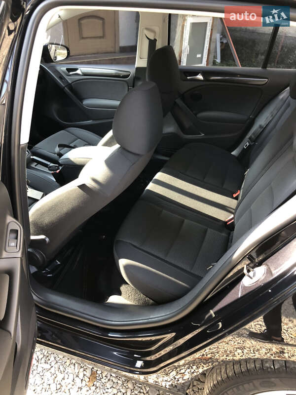 Хетчбек Volkswagen Golf 2012 в Виноградові