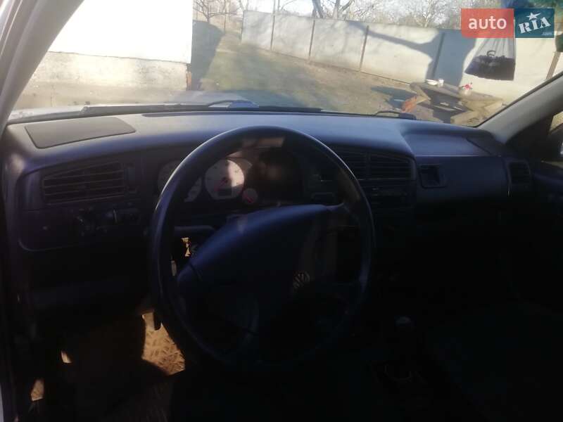 Хэтчбек Volkswagen Golf 1995 в Снятине