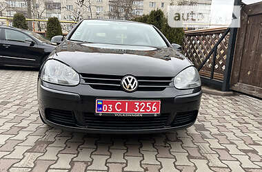 Хэтчбек Volkswagen Golf 2004 в Конотопе
