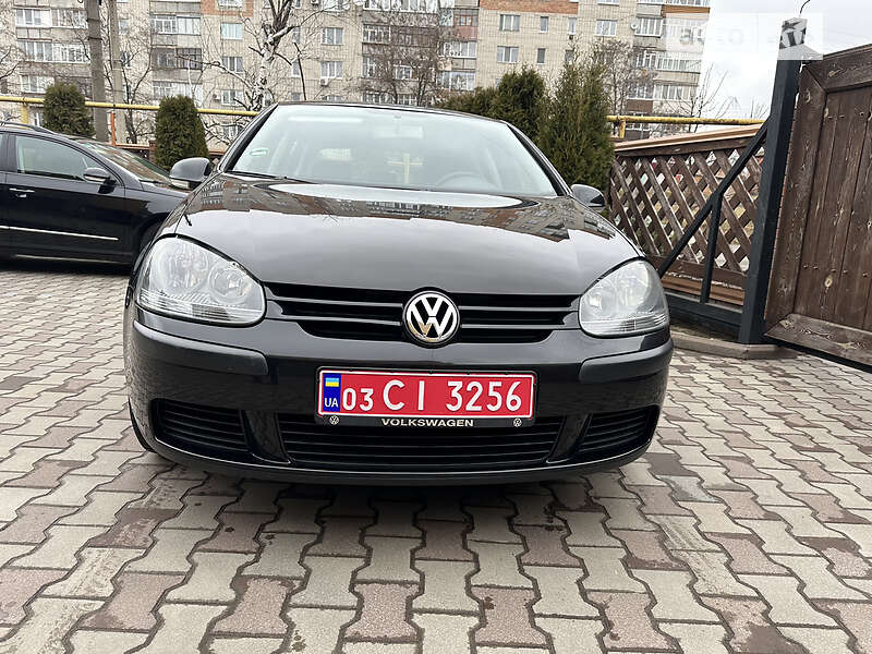 Хэтчбек Volkswagen Golf 2004 в Конотопе