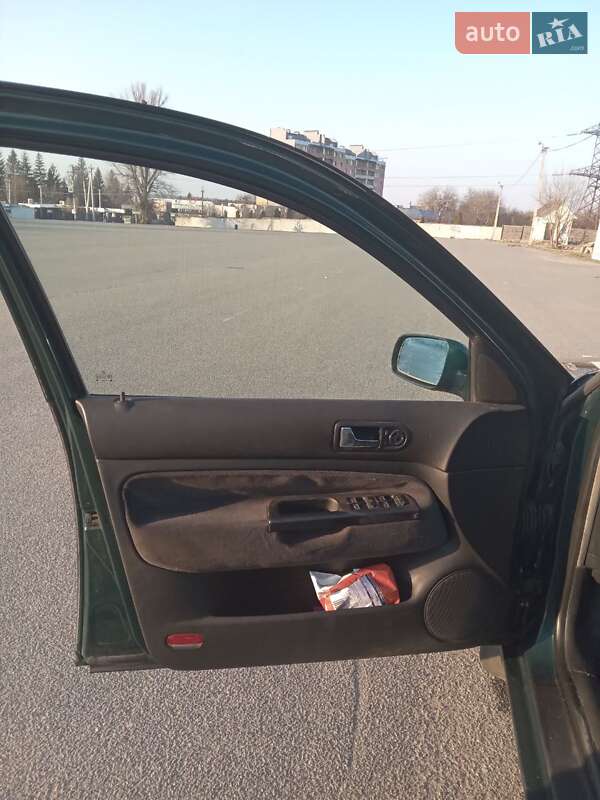 Хетчбек Volkswagen Golf 1998 в Києві