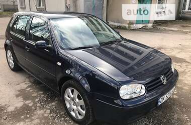 Хэтчбек Volkswagen Golf 2002 в Ровно