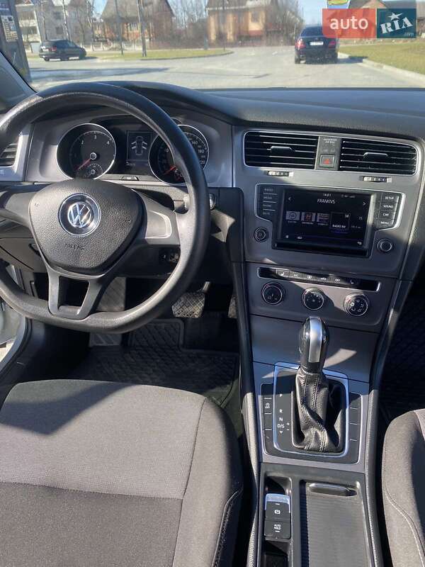 Універсал Volkswagen Golf 2016 в Івано-Франківську